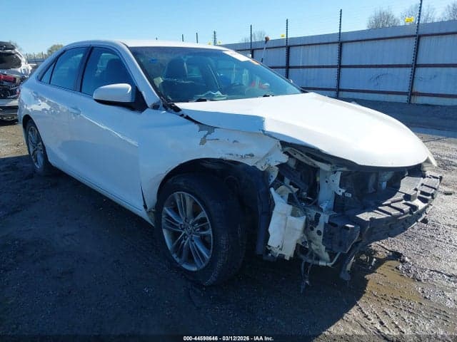 2016 TOYOTA CAMRY SE 1