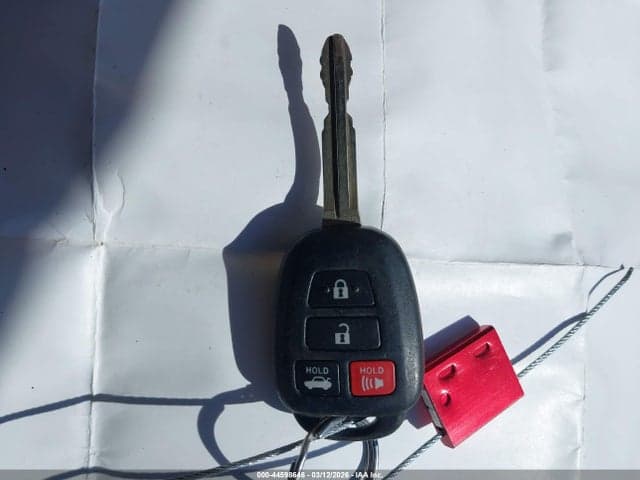 2016 TOYOTA CAMRY SE 11