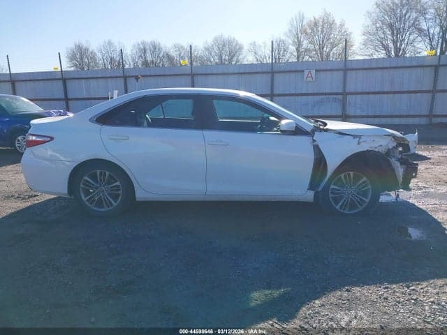2016 TOYOTA CAMRY SE 14