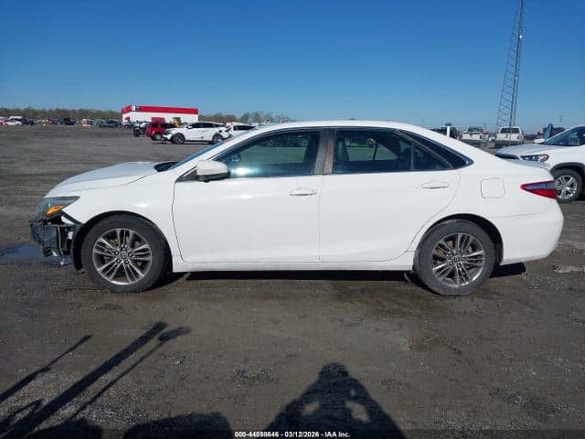 2016 TOYOTA CAMRY SE 15