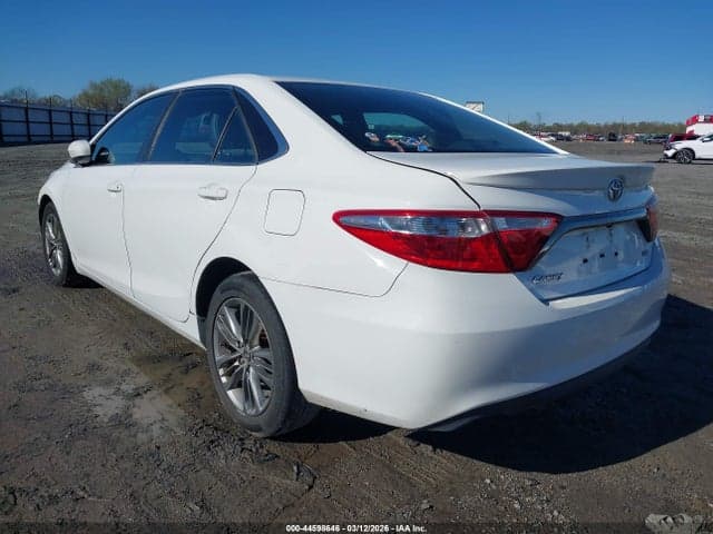 2016 TOYOTA CAMRY SE 3