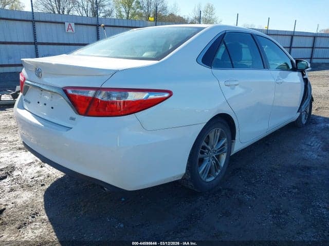 2016 TOYOTA CAMRY SE 4