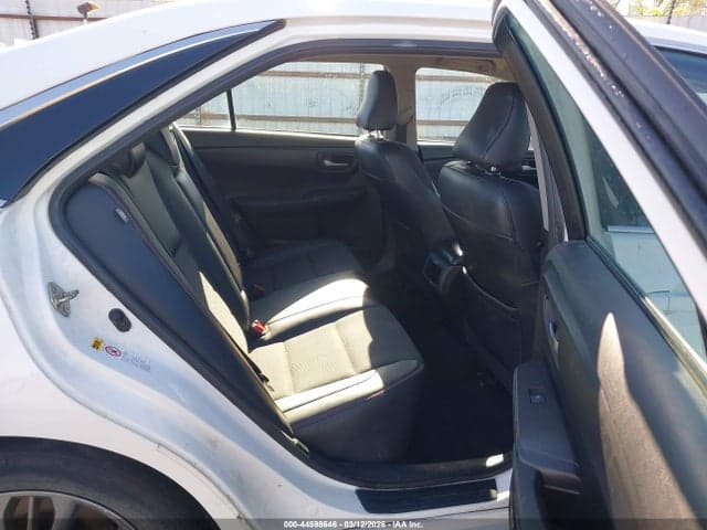 2016 TOYOTA CAMRY SE 8