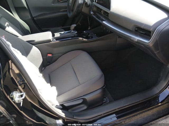 2025 TOYOTA PRIUS LE 5