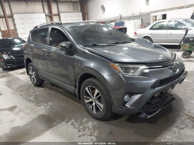2017 TOYOTA RAV4 XLE 1