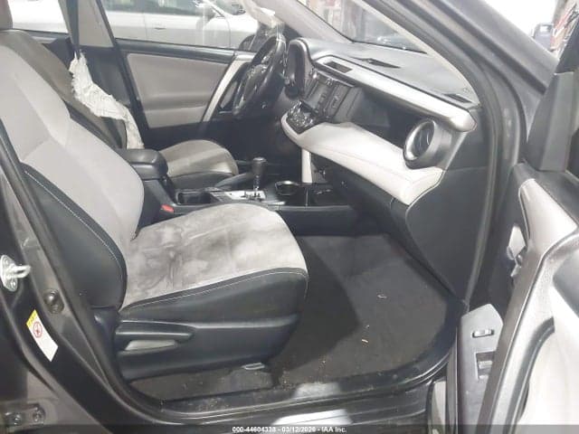 2017 TOYOTA RAV4 XLE 5