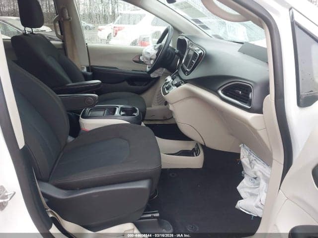 2020 CHRYSLER PACIFICA TOURING 5
