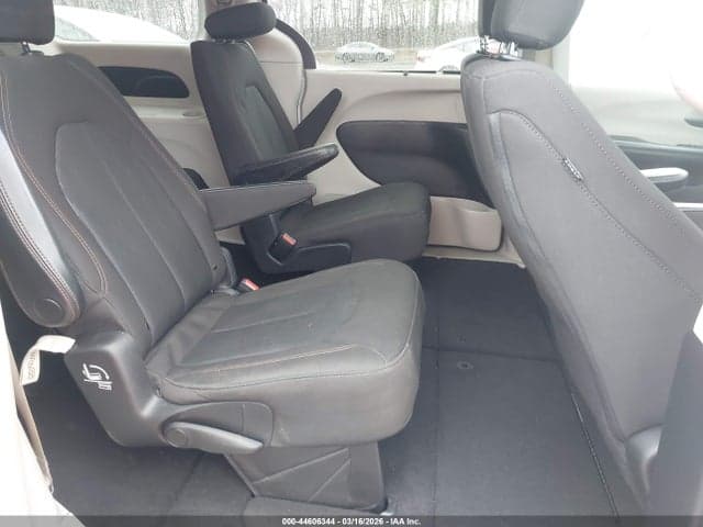 2020 CHRYSLER PACIFICA TOURING 8