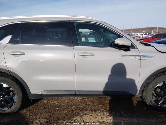 2025 KIA SORENTO S 13