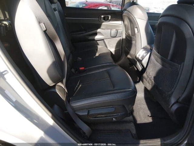 2025 KIA SORENTO S 8