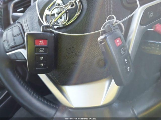 2017 TOYOTA HIGHLANDER XLE 11