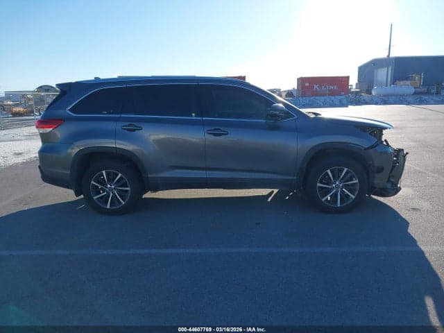 2017 TOYOTA HIGHLANDER XLE 14