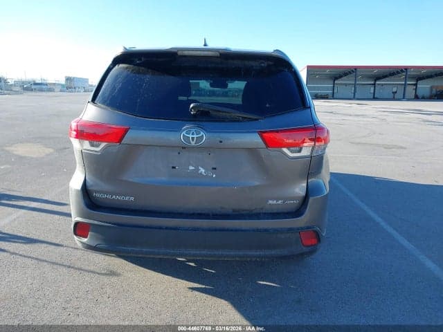 2017 TOYOTA HIGHLANDER XLE 17