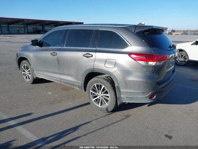 2017 TOYOTA HIGHLANDER XLE 3