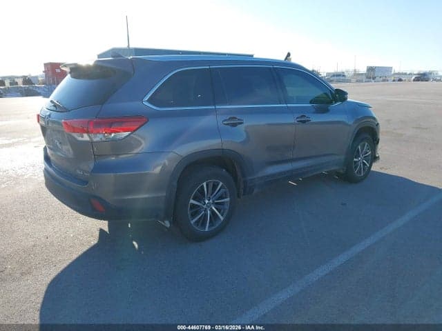 2017 TOYOTA HIGHLANDER XLE 4