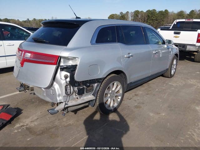 2018 LINCOLN MKT ELITE 4