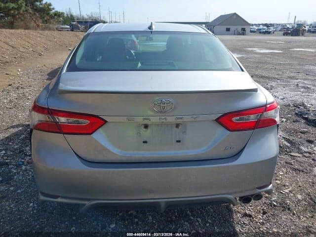 2019 TOYOTA CAMRY SE 16