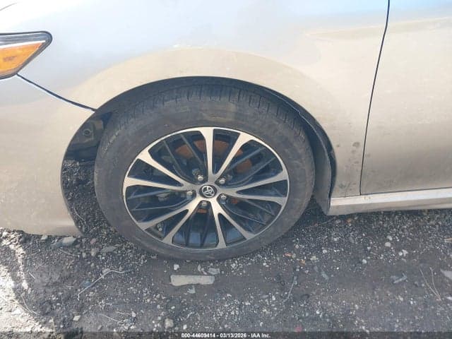 2019 TOYOTA CAMRY SE 18