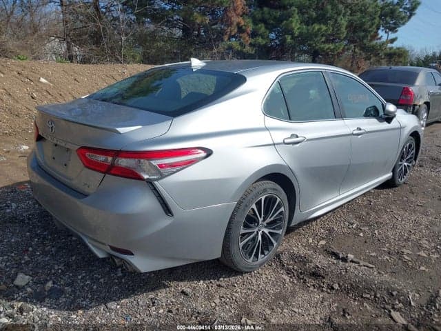 2019 TOYOTA CAMRY SE 4