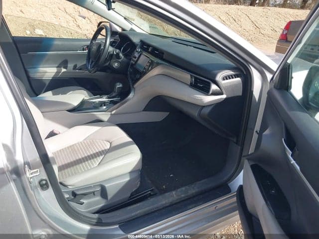 2019 TOYOTA CAMRY SE 5