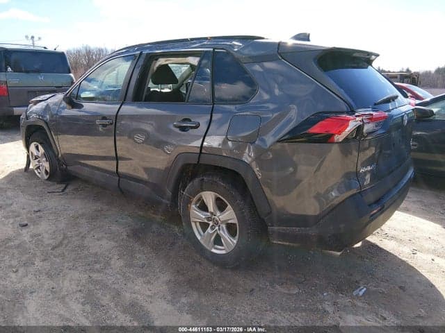 2021 TOYOTA RAV4 XLE 3