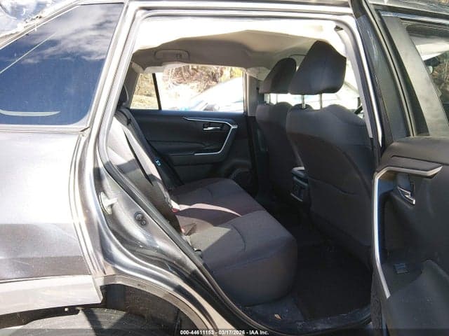 2021 TOYOTA RAV4 XLE 8