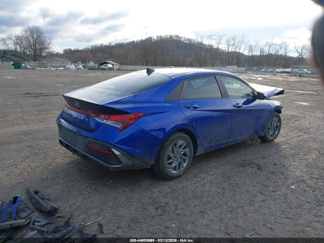 2024 HYUNDAI ELANTRA SEL 4