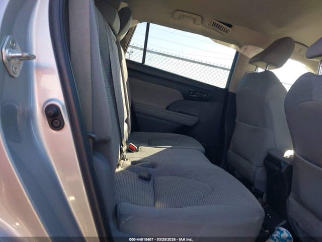 2021 TOYOTA HIGHLANDER LE 8