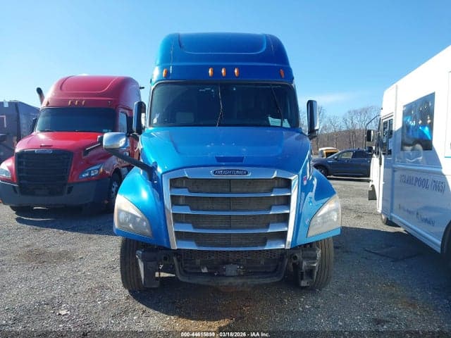 2018 FREIGHTLINER NEW CASCADIA 126 15
