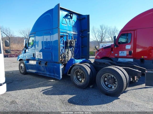2018 FREIGHTLINER NEW CASCADIA 126 3