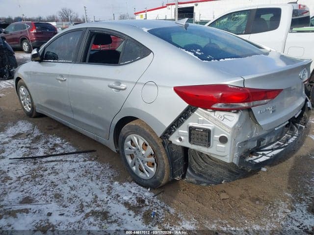 2018 HYUNDAI ELANTRA SE 3