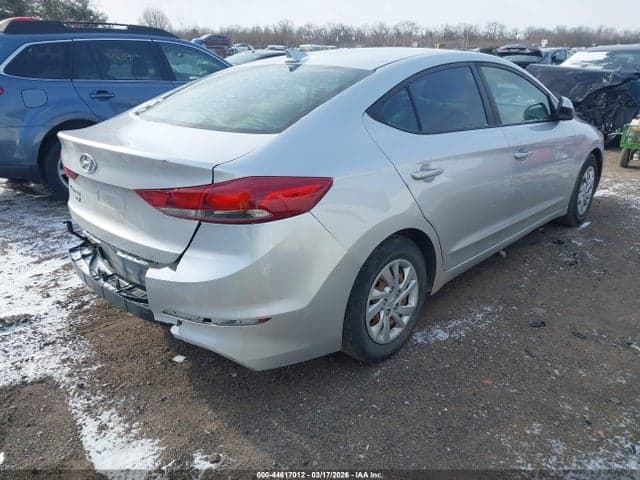 2018 HYUNDAI ELANTRA SE 4