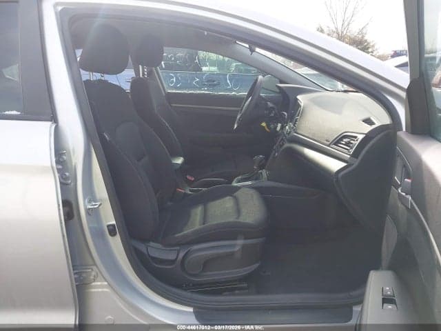 2018 HYUNDAI ELANTRA SE 5