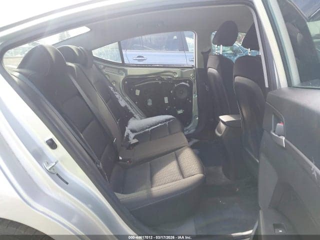 2018 HYUNDAI ELANTRA SE 8
