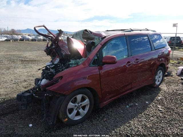 2018 TOYOTA SIENNA LE 8 PASSENGER 2