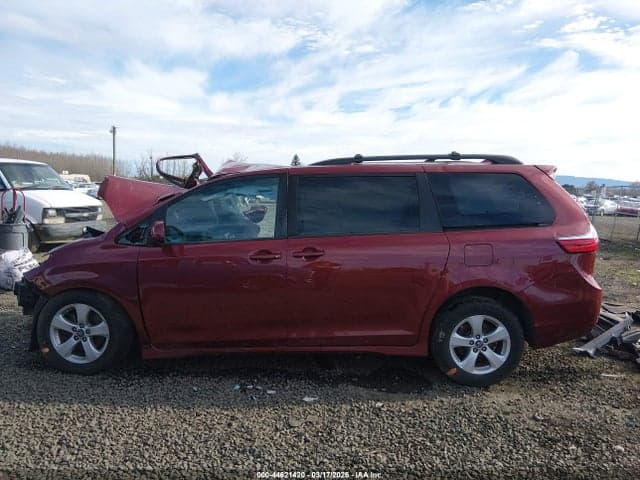 2018 TOYOTA SIENNA LE 8 PASSENGER 15