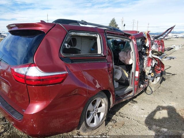 2018 TOYOTA SIENNA LE 8 PASSENGER 19