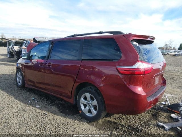 2018 TOYOTA SIENNA LE 8 PASSENGER 3