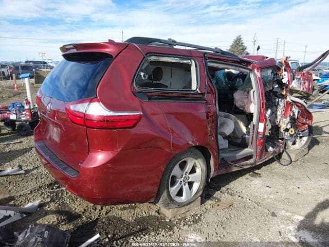 2018 TOYOTA SIENNA LE 8 PASSENGER 4
