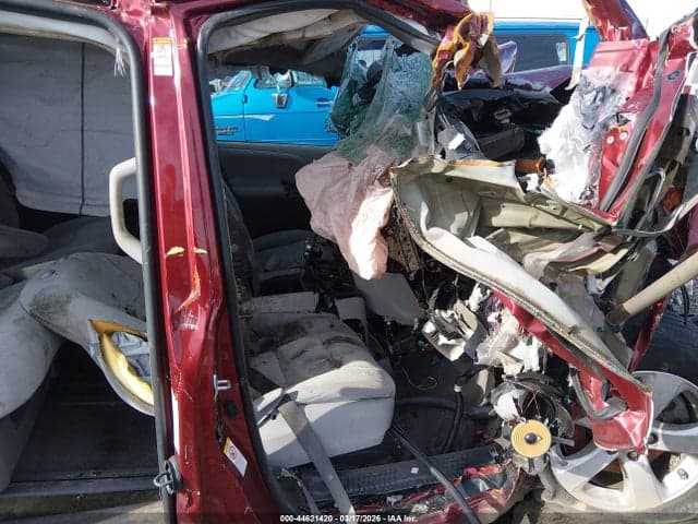 2018 TOYOTA SIENNA LE 8 PASSENGER 5
