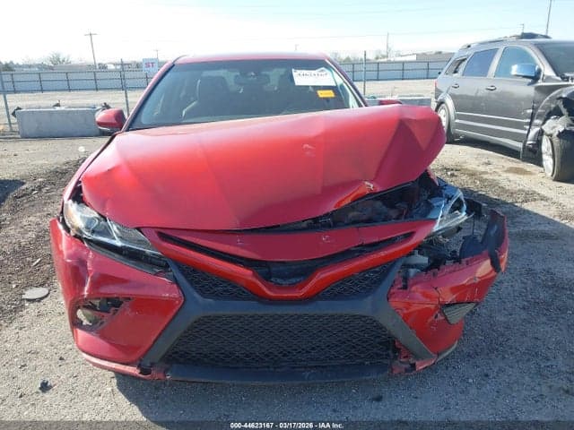 2020 TOYOTA CAMRY SE 11