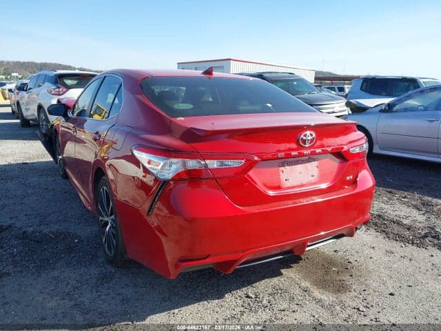 2020 TOYOTA CAMRY SE 3