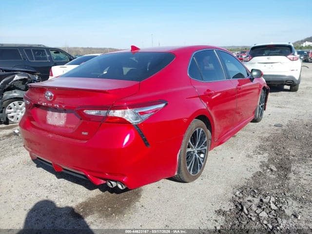 2020 TOYOTA CAMRY SE 4