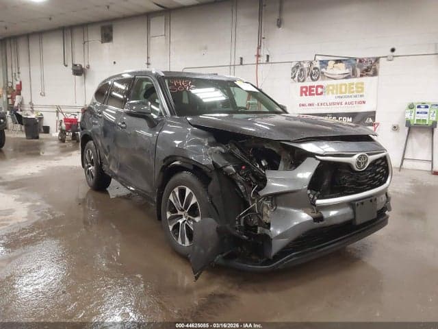 2022 TOYOTA HIGHLANDER XLE - 1