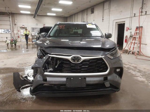 2022 TOYOTA HIGHLANDER XLE 12
