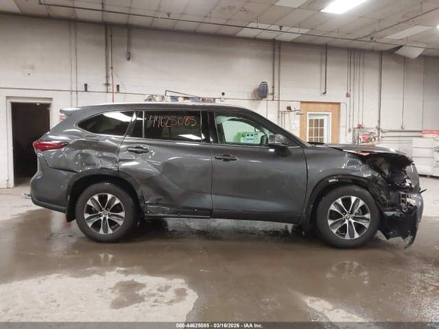 2022 TOYOTA HIGHLANDER XLE 13