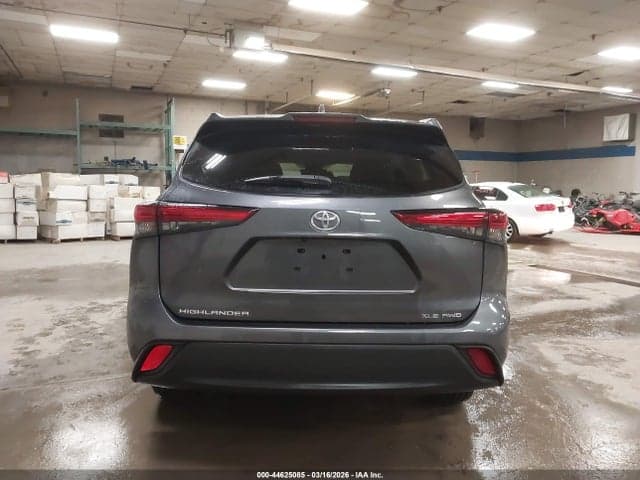 2022 TOYOTA HIGHLANDER XLE 16
