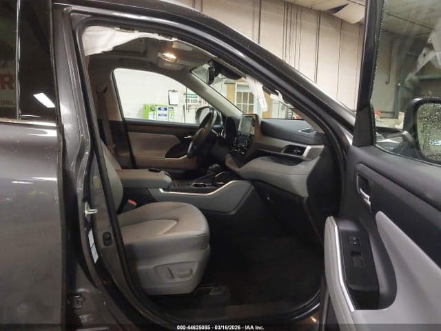 2022 TOYOTA HIGHLANDER XLE 5