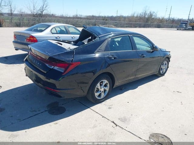 2021 HYUNDAI ELANTRA SE 4