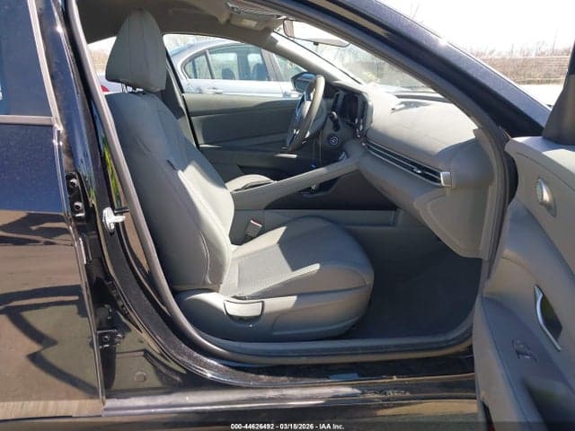 2021 HYUNDAI ELANTRA SE 5